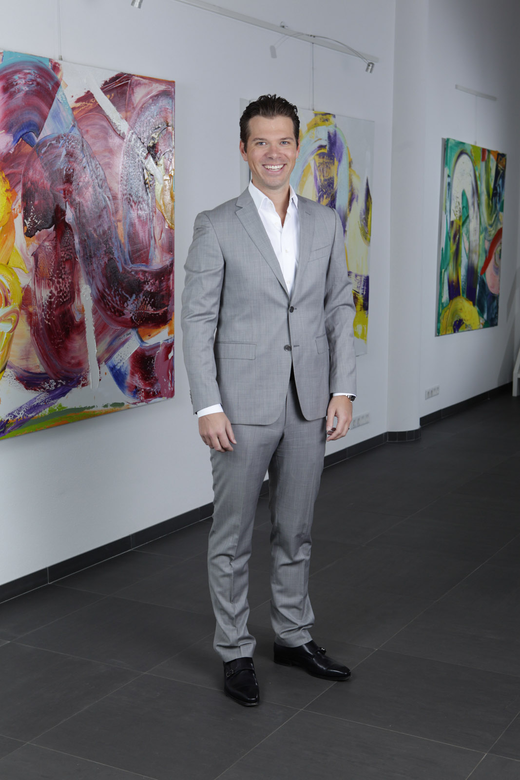mr. S.C. (Stefan) van Paridon